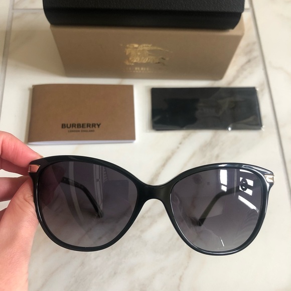 🔥NEW BURBERRY SUNGLASSES 🔥 - Picture 6 of 12